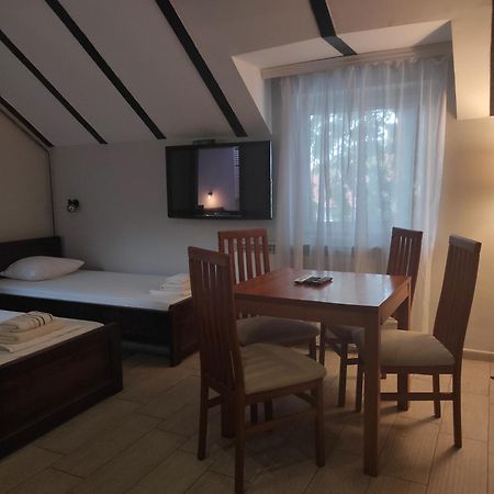 Apartments & Accommodation Stojic Novi Sad Buitenkant foto
