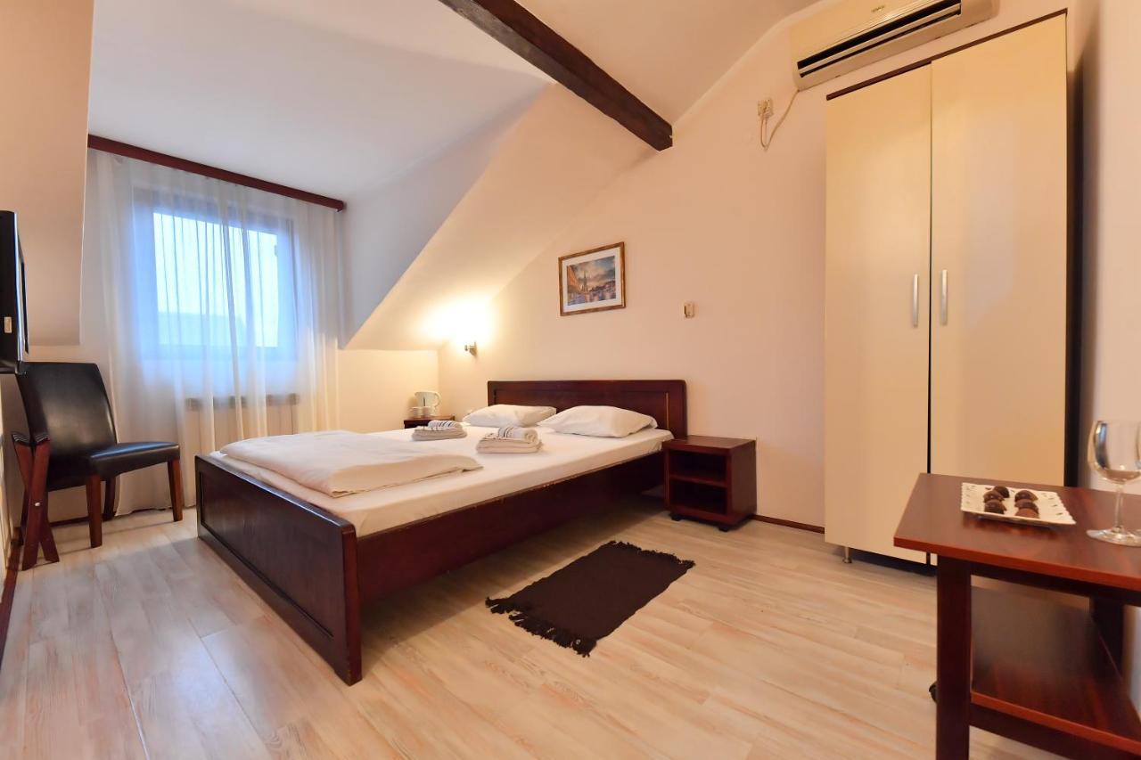 Apartments & Accommodation Stojic Novi Sad Buitenkant foto