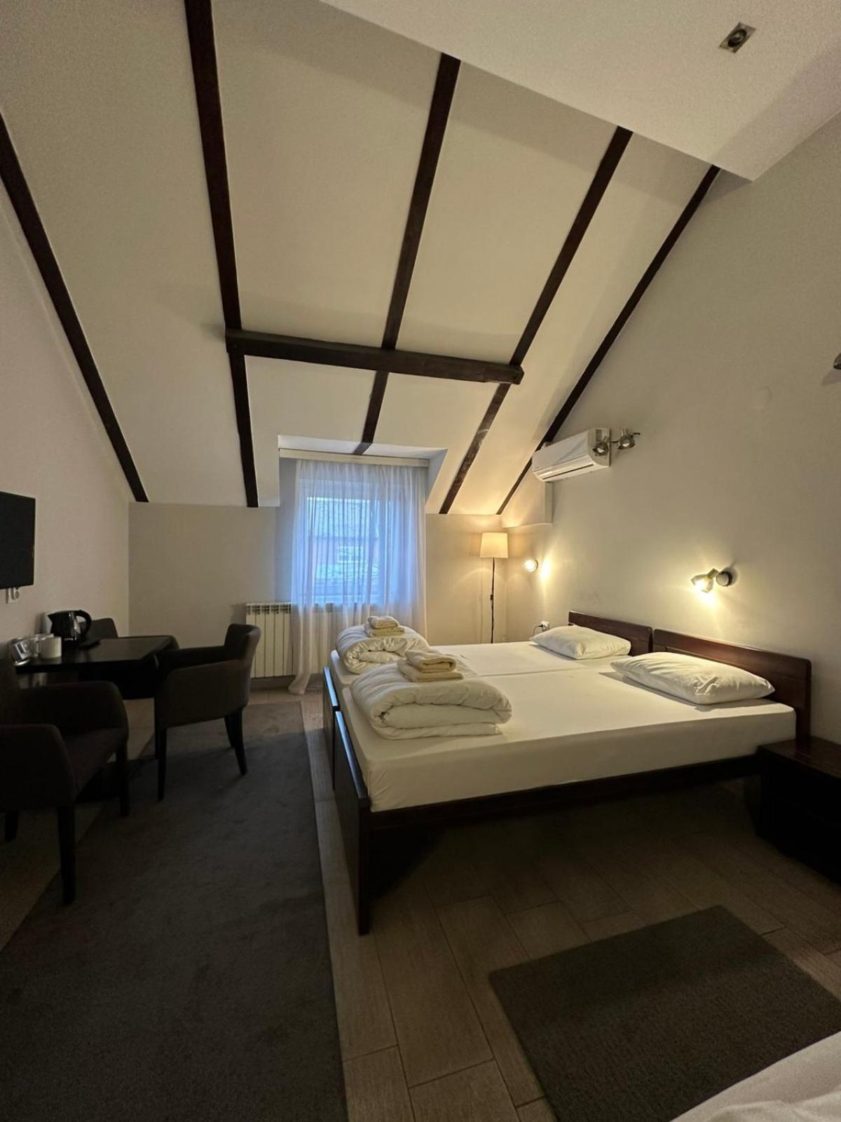 Apartments & Accommodation Stojic Novi Sad Kamer foto