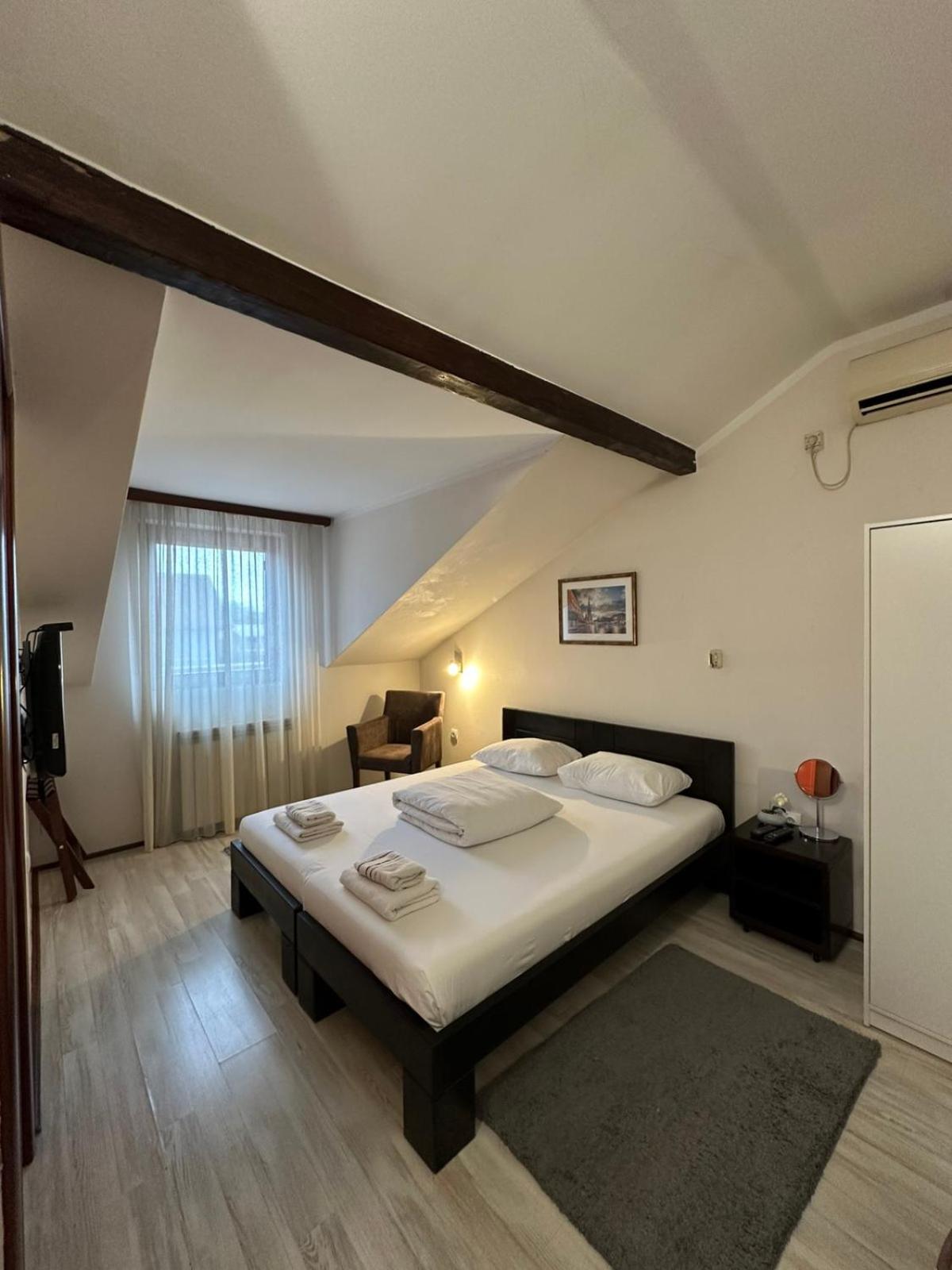 Apartments & Accommodation Stojic Novi Sad Kamer foto