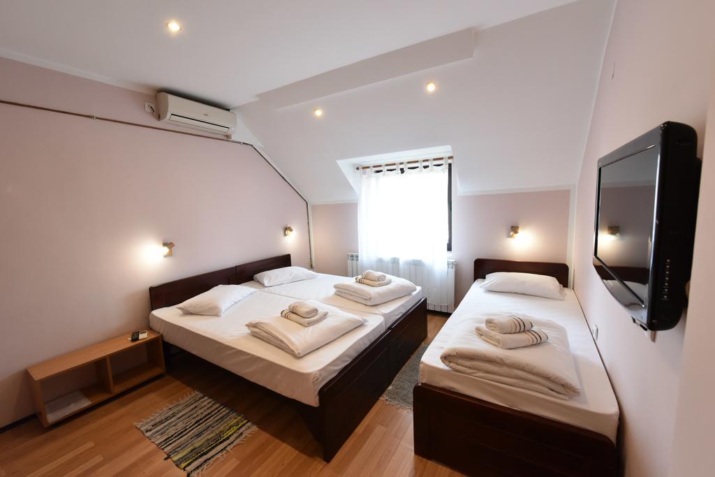 Apartments & Accommodation Stojic Novi Sad Buitenkant foto